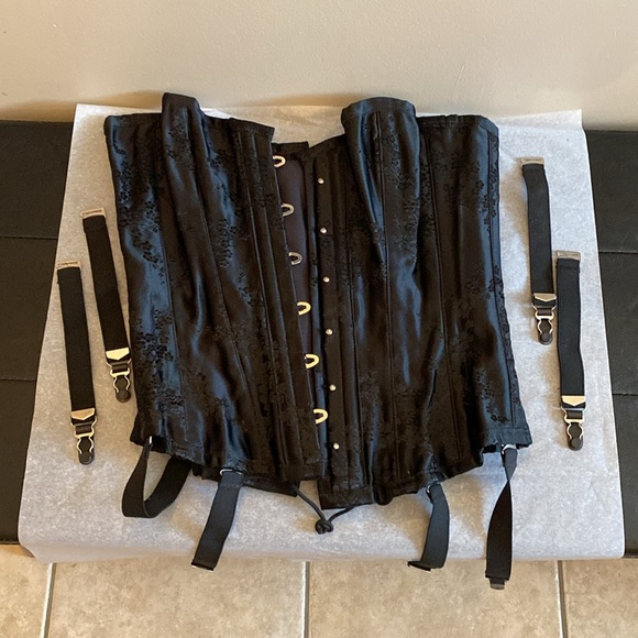 Quality Corset with steel bones. - Picture 8 of 8